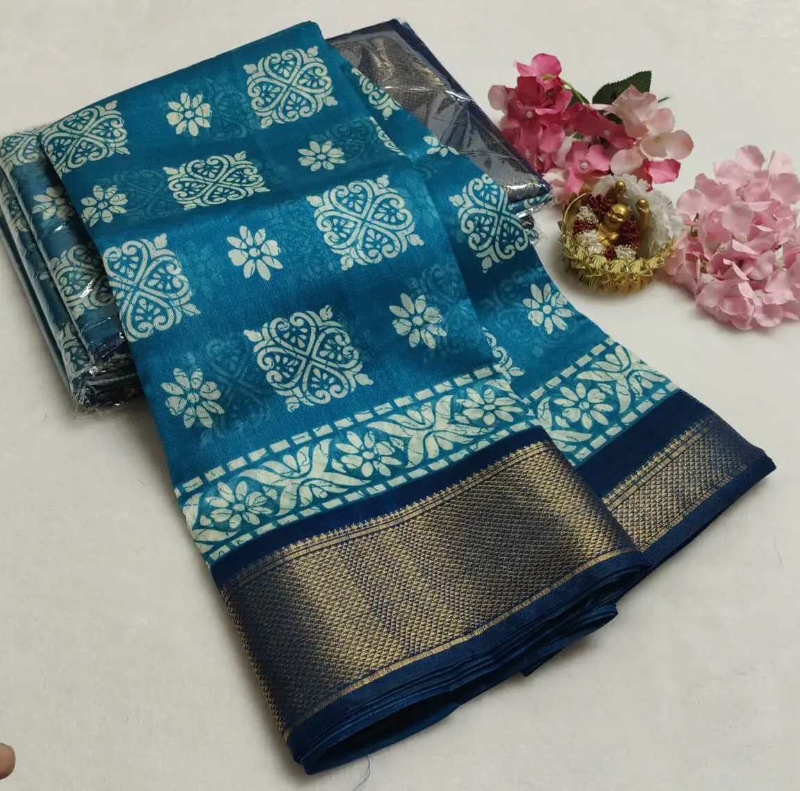 Dola Jaal Floral Brocade Border Cotton Saree